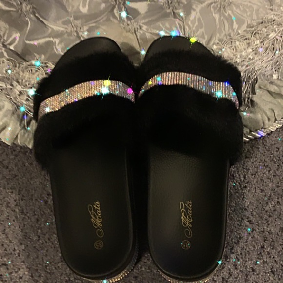 Glitter Fur Slippers - Picture 4 of 5